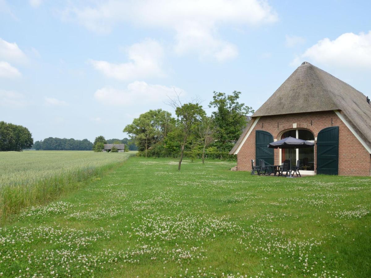 Staying In A Thatched Barn With Box Bed Beautiful View Region Achterhoek Geesteren  Esterno foto
