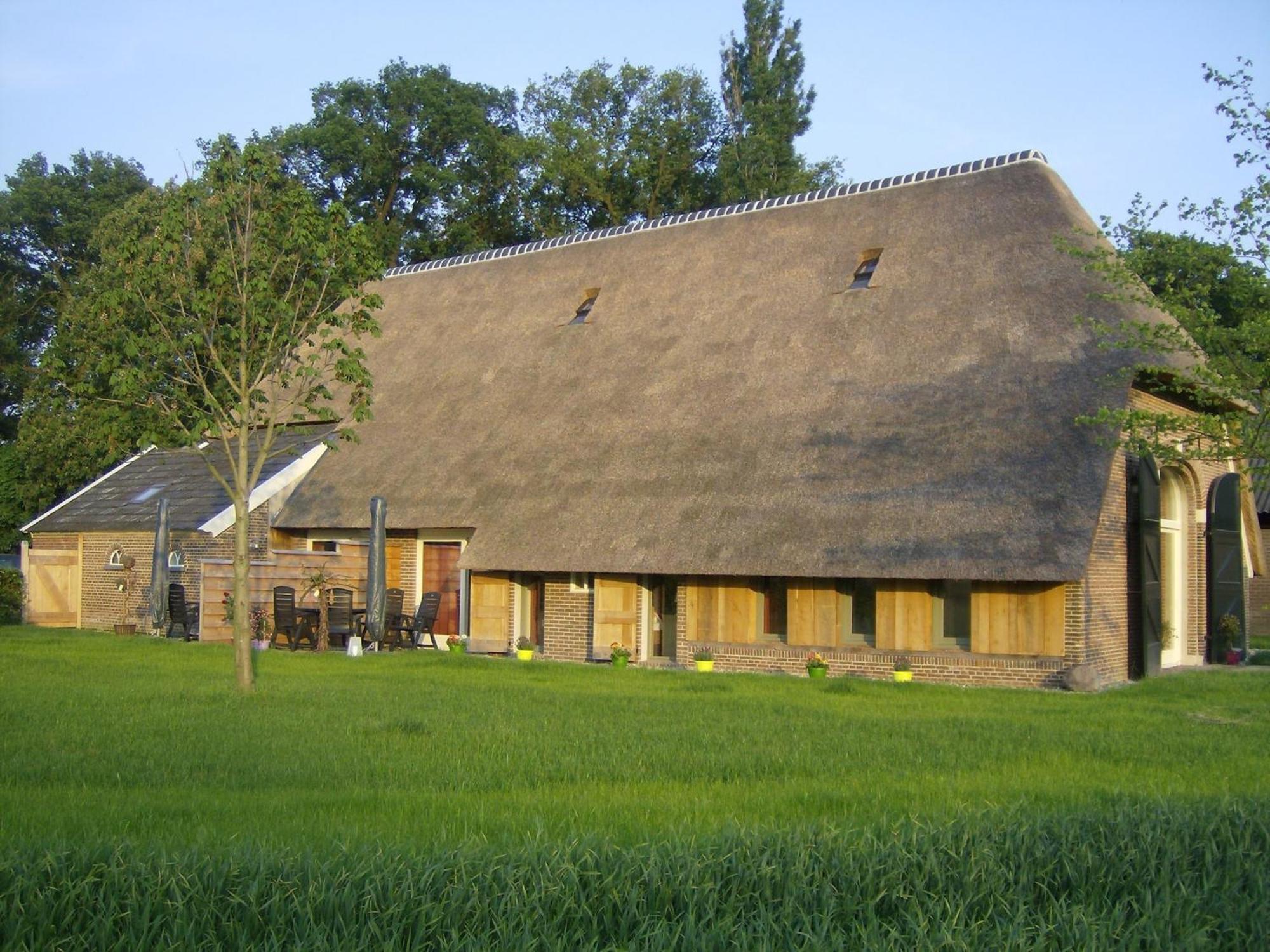 Staying In A Thatched Barn With Box Bed Beautiful View Region Achterhoek Geesteren  Esterno foto